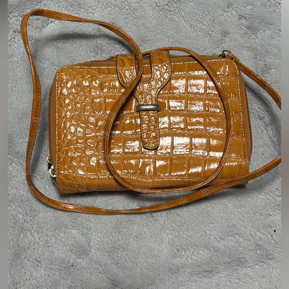 Elegant Tan Croc-Embossed Crossbody Bag